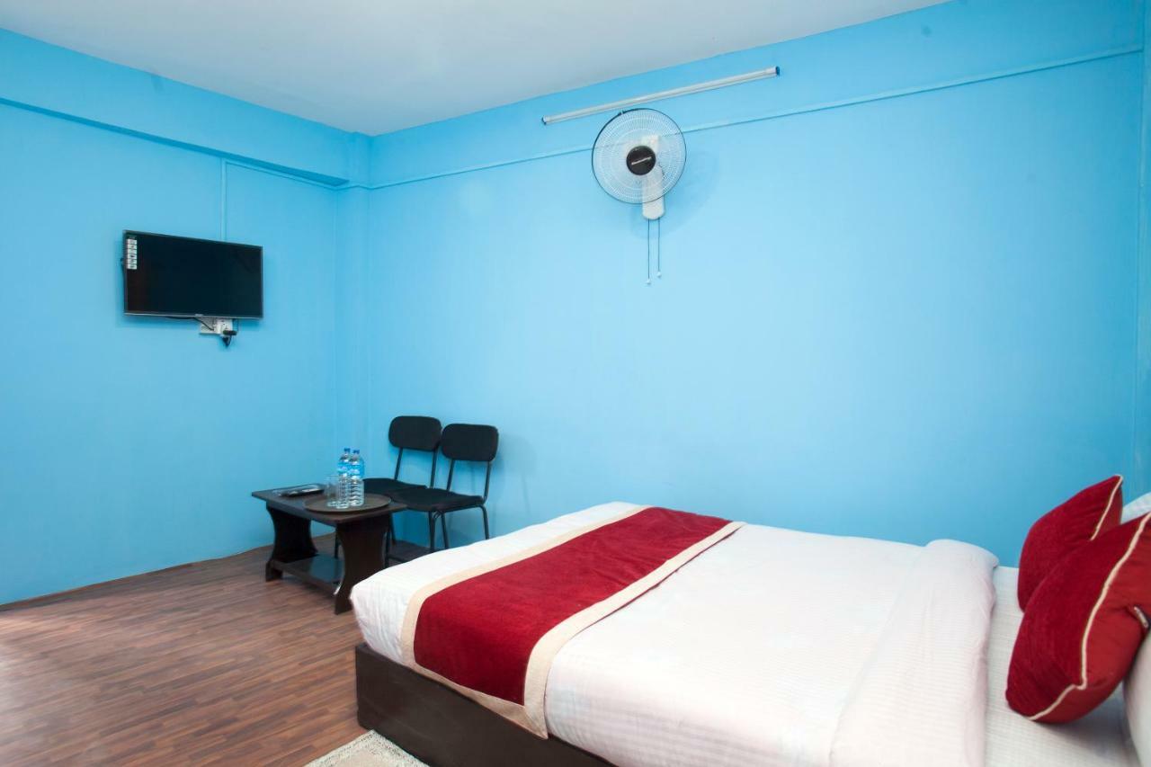 Hotel Crossroads Kathmandu Bagian luar foto