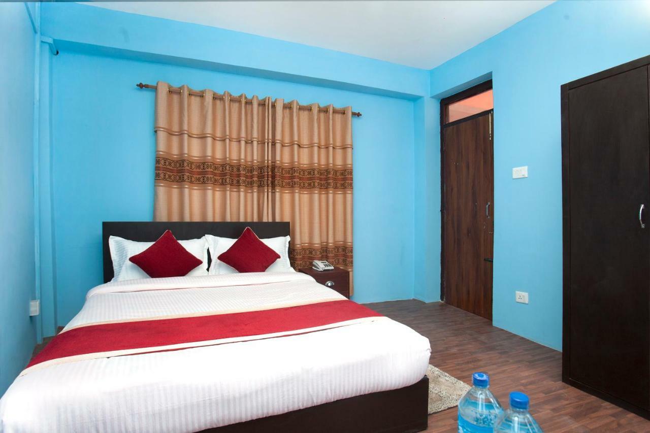 Hotel Crossroads Kathmandu Bagian luar foto