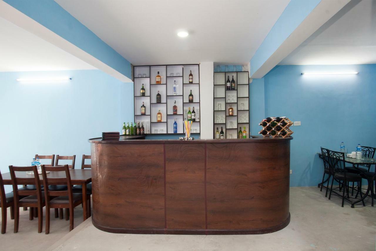 Hotel Crossroads Kathmandu Bagian luar foto