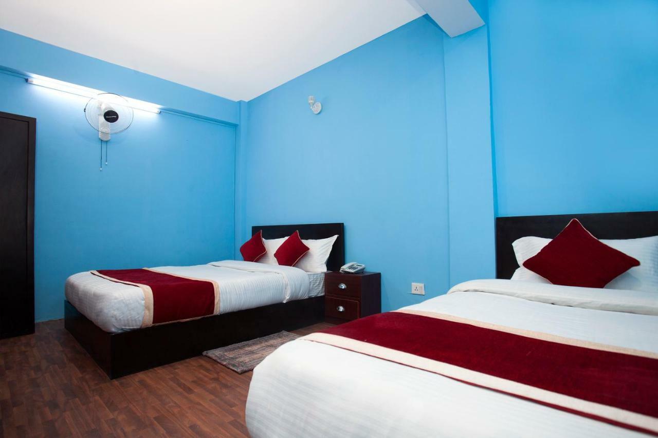 Hotel Crossroads Kathmandu Bagian luar foto