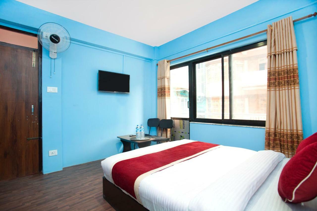 Hotel Crossroads Kathmandu Bagian luar foto