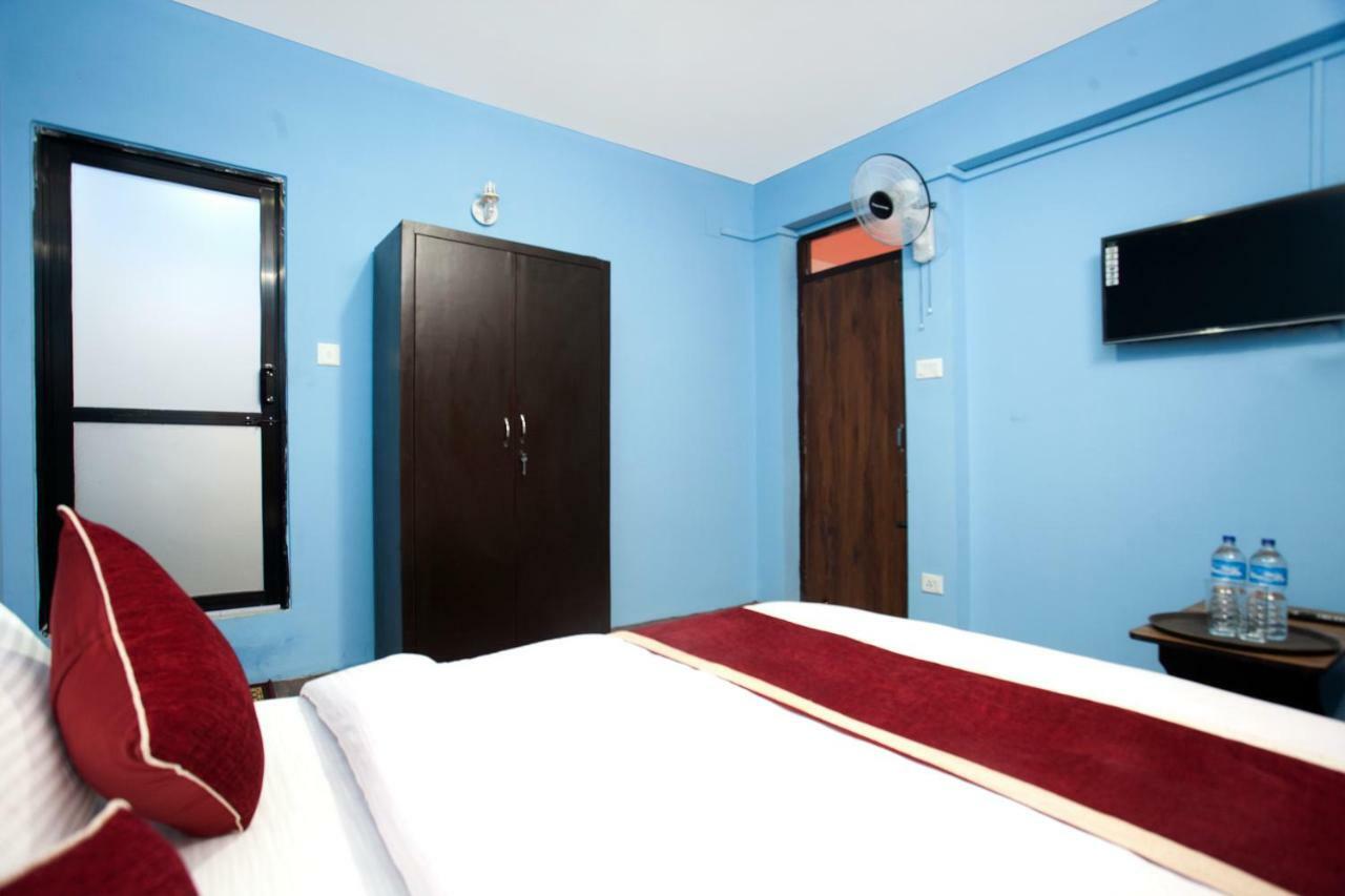 Hotel Crossroads Kathmandu Bagian luar foto