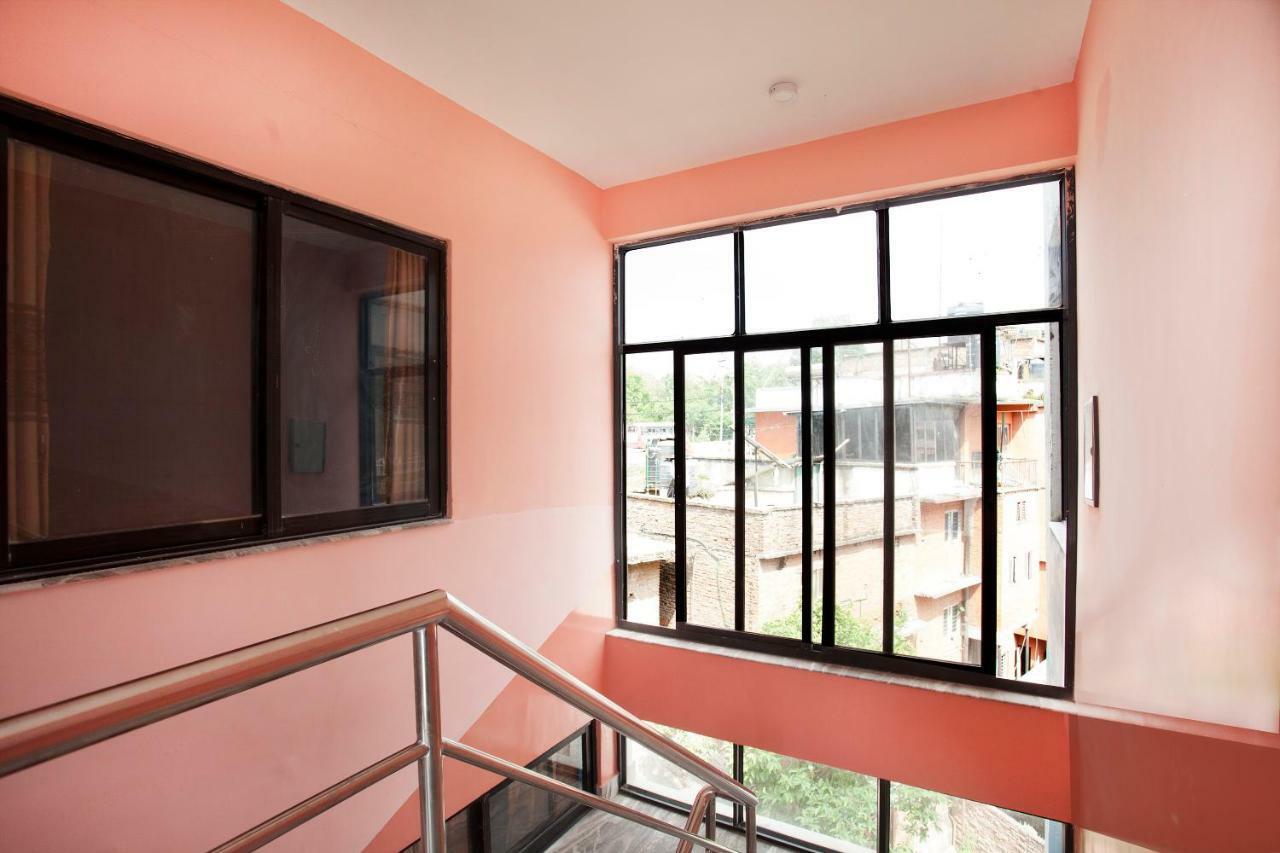 Hotel Crossroads Kathmandu Bagian luar foto