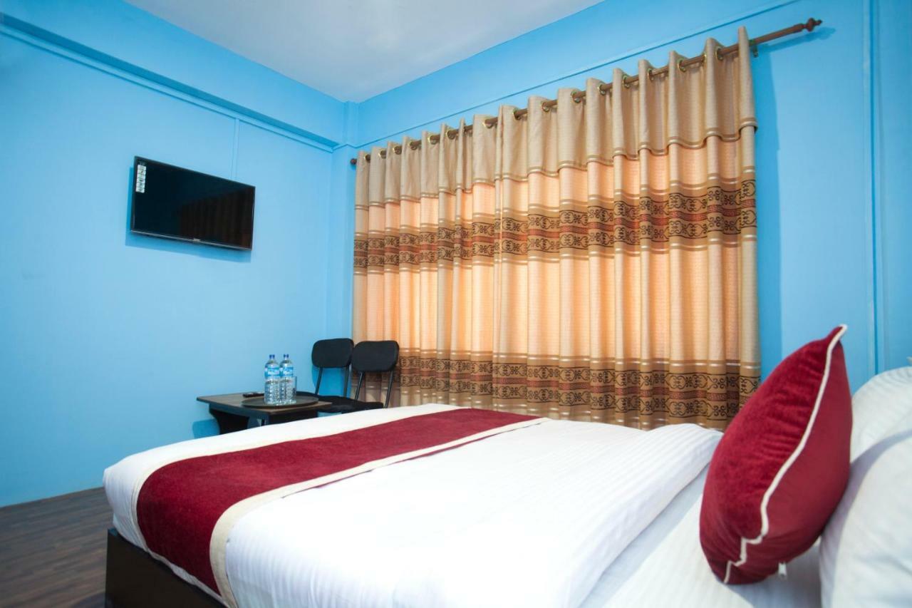 Hotel Crossroads Kathmandu Bagian luar foto
