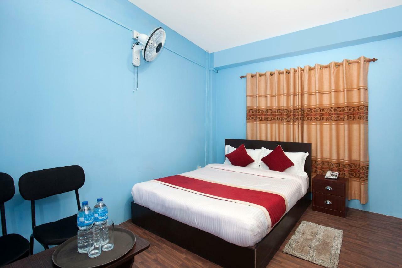 Hotel Crossroads Kathmandu Bagian luar foto